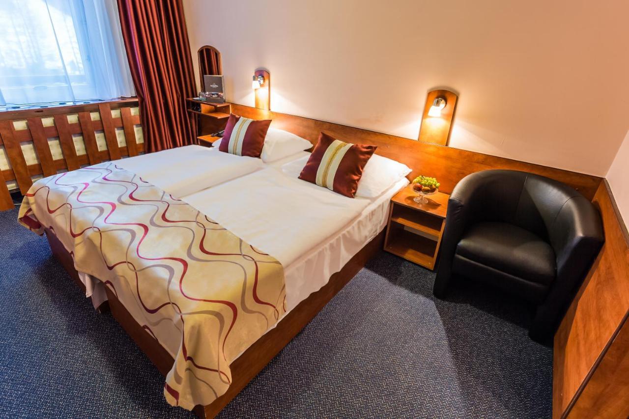Hotel Sachticka Besztercebánya Kültér fotó