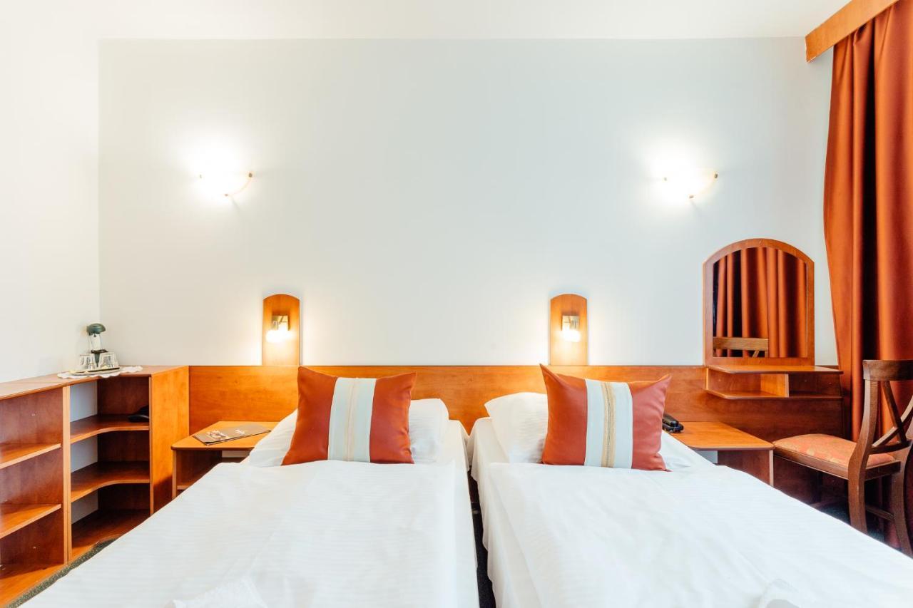 Hotel Sachticka Besztercebánya Kültér fotó
