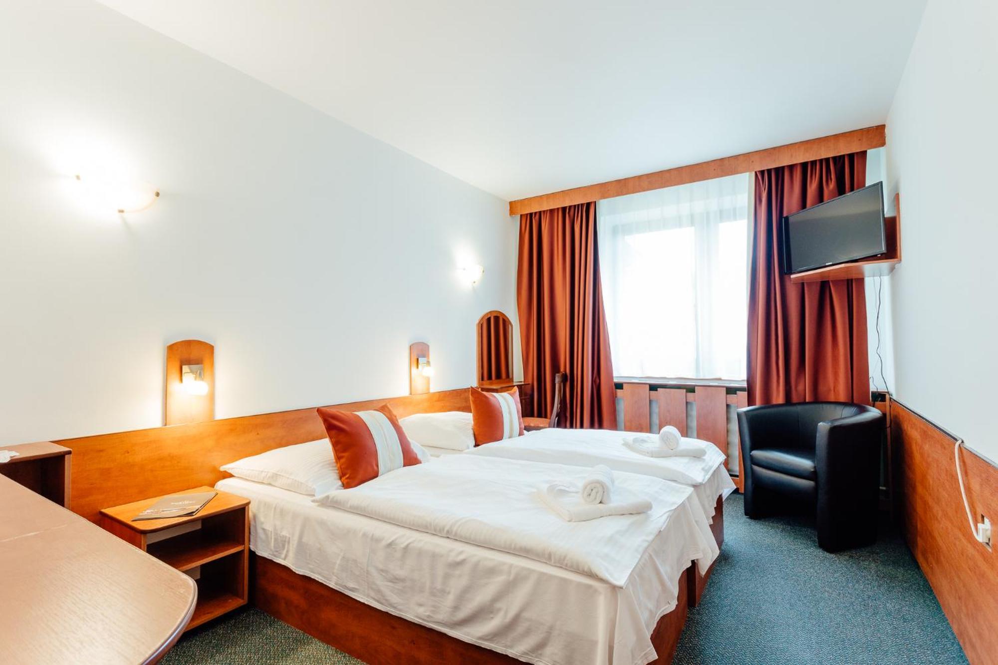 Hotel Sachticka Besztercebánya Kültér fotó
