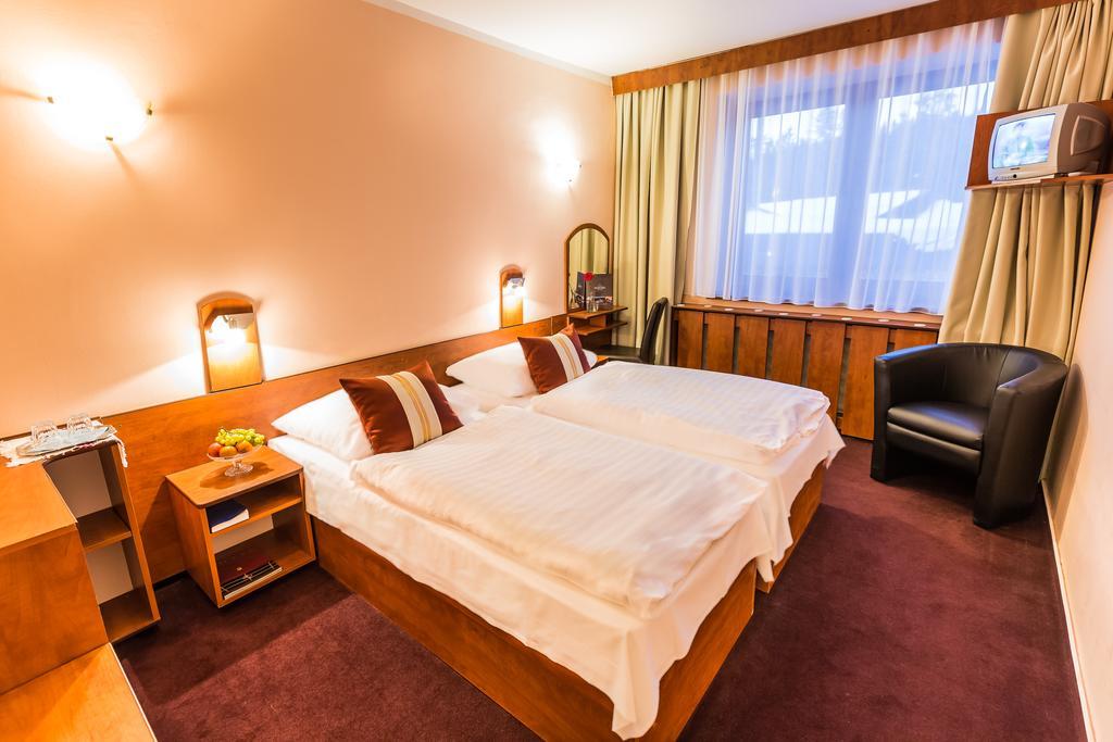 Hotel Sachticka Besztercebánya Kültér fotó